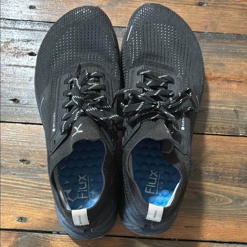 Men's 9 / women’s 10.5 Black Flux Running Sneakers - Comfort Insole